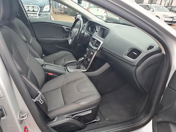 Volvo V40 Cross Country 11 of 12