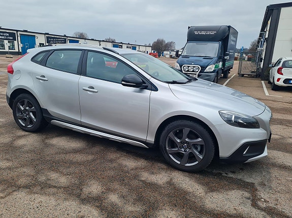Volvo V40 Cross Country 7 of 12