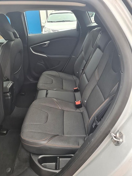 Volvo V40 Cross Country 10 of 12