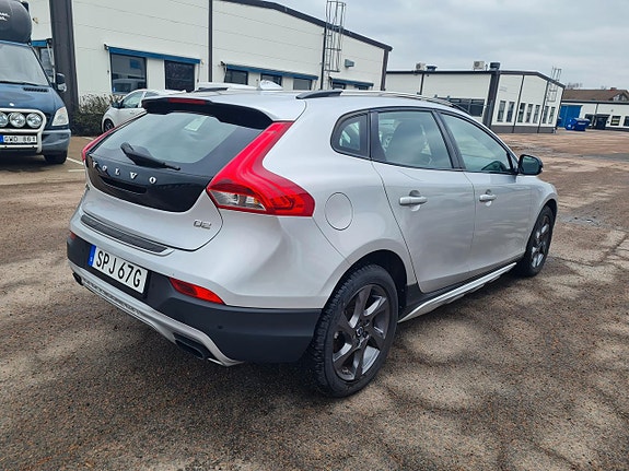 Volvo V40 Cross Country 4 of 12