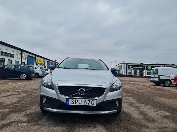 Volvo V40 Cross Country 3 of 12