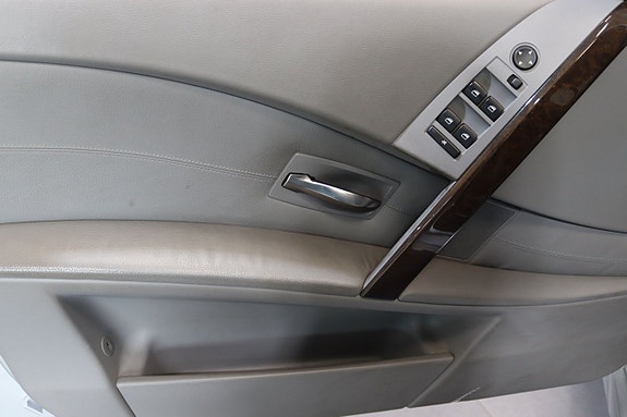 BMW 545i 18 of 23