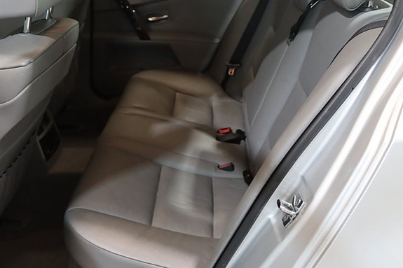 BMW 545i 14 of 23