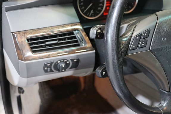 BMW 545i 19 of 23