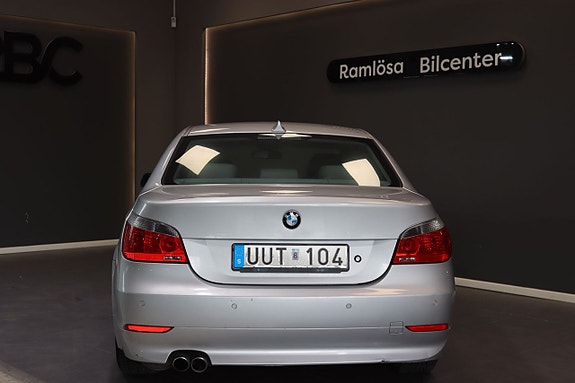 BMW 545i 11 of 23