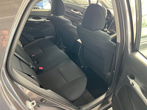 Toyota Auris 11 of 16