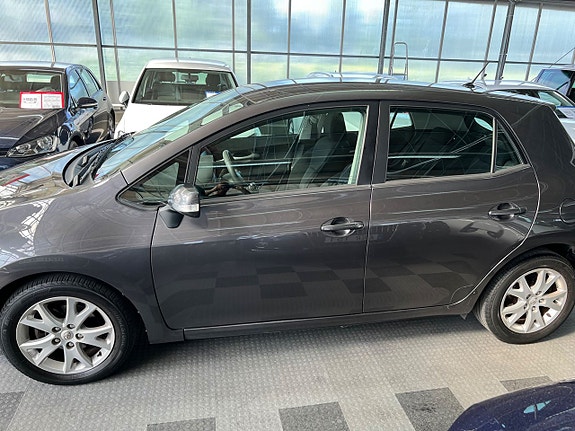 Toyota Auris 5 of 5