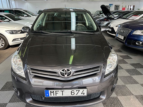 Toyota Auris 6 of 16
