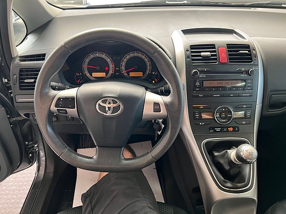 Toyota Auris 14 of 16