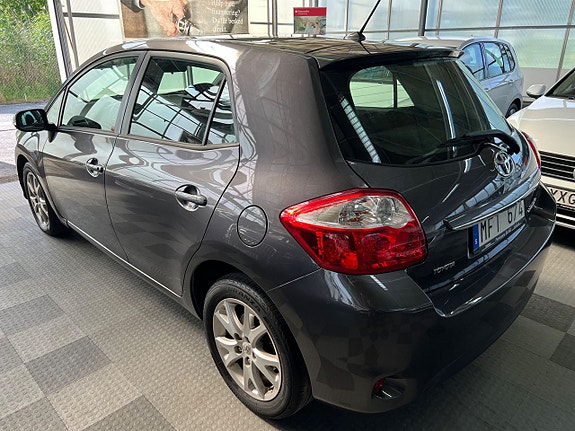 Toyota Auris 3 of 5
