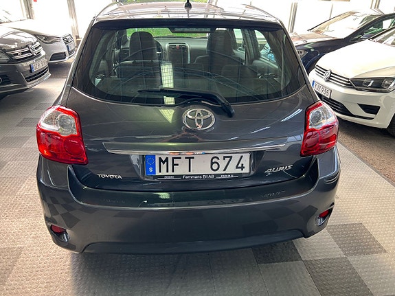 Toyota Auris 8 of 16