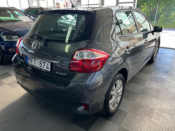 Toyota Auris 4 of 5
