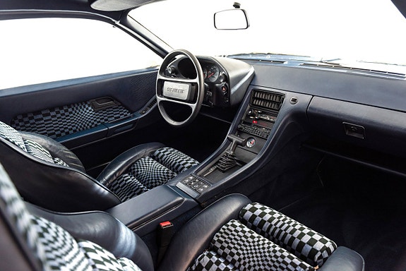 Porsche 928 10 of 24