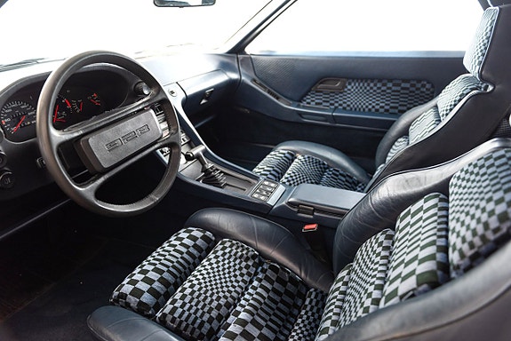 Porsche 928 9 of 24