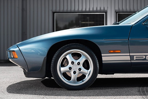 Porsche 928 6 of 24