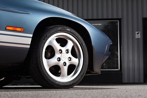 Porsche 928 7 of 24