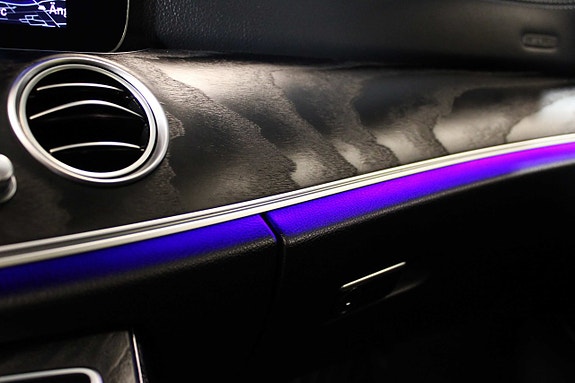 Mercedes-Benz E400 23 of 27