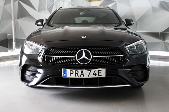 Mercedes-Benz E400 9 of 27