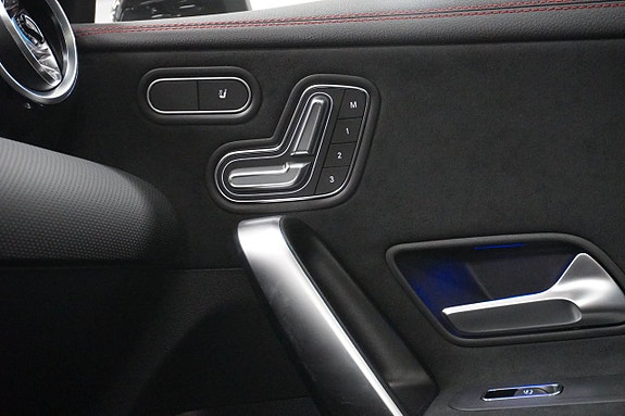 Mercedes-Benz GLA200 7 of 12