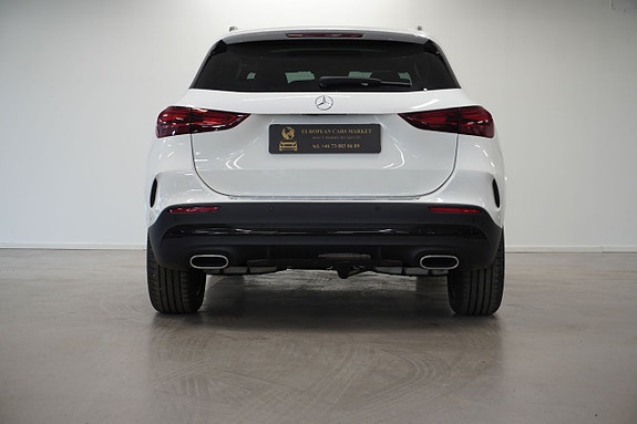 Mercedes-Benz GLA200 11 of 12
