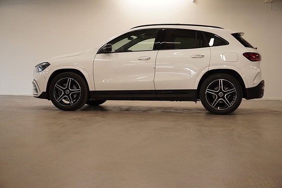 Mercedes-Benz GLA200 10 of 12