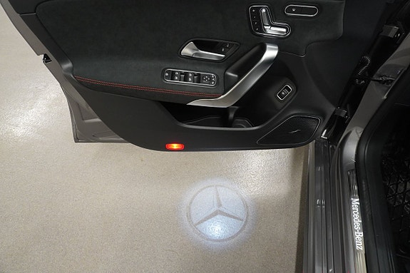 Mercedes-Benz GLA200 3 of 12