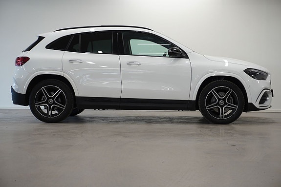 Mercedes-Benz GLA200 12 of 12