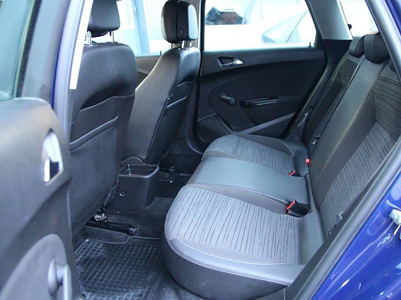 Opel Astra 12 of 15
