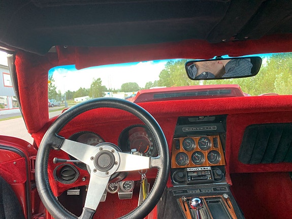 Chevrolet Corvette 8 of 18