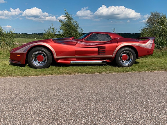 Chevrolet Corvette 2 of 18
