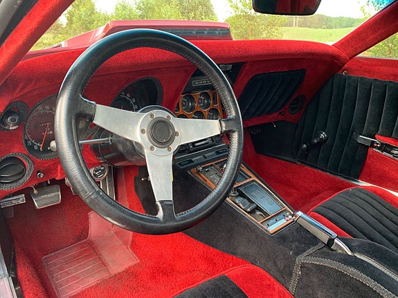 Chevrolet Corvette 9 of 18