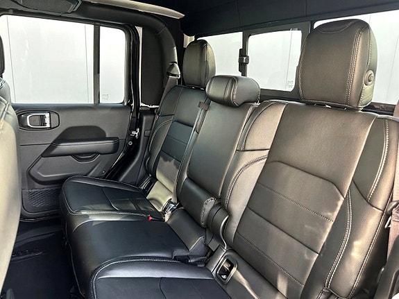 Jeep Gladiator 15 of 27