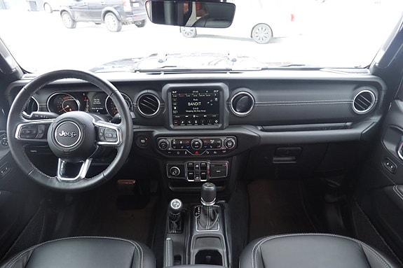 Jeep Gladiator 13 of 30