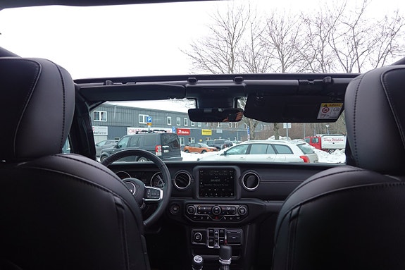 Jeep Gladiator 15 of 30