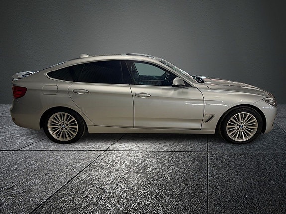 BMW 335i 3 of 5