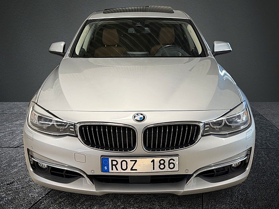 BMW 335i 2 of 5