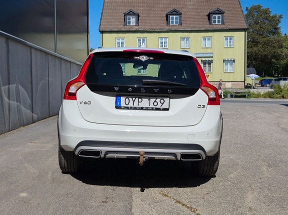 Volvo V60 Cross Country 3 of 5