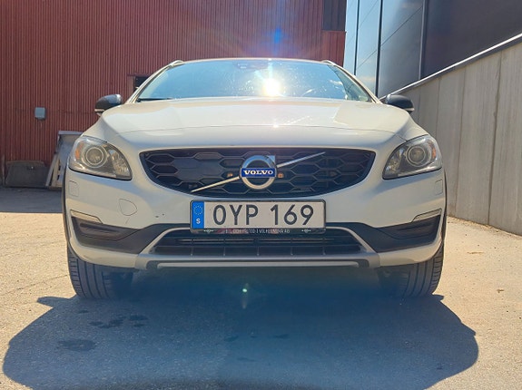 Volvo V60 Cross Country 4 of 5