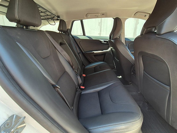 Volvo V60 Cross Country 6 of 8