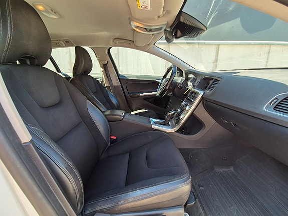 Volvo V60 Cross Country 5 of 5
