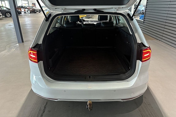 Volkswagen Passat 19 of 20