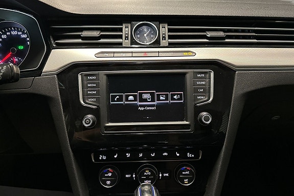 Volkswagen Passat 13 of 20