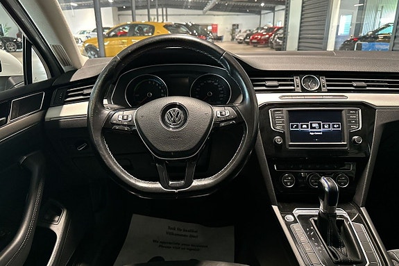 Volkswagen Passat 10 of 20