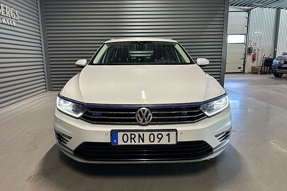 Volkswagen Passat 2 of 5