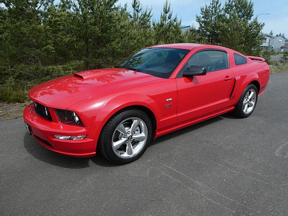 Ford Mustang 3 of 27