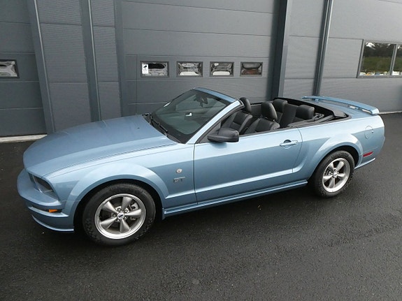 Ford Mustang 21 of 27