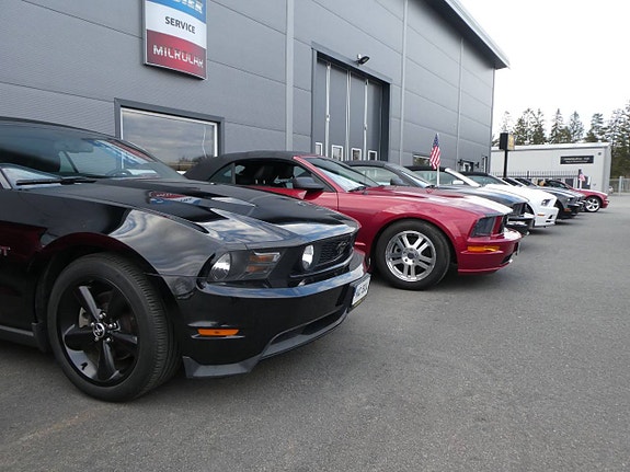 Ford Mustang 17 of 27