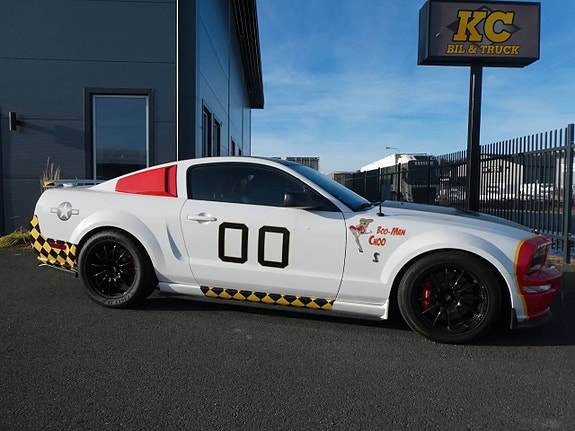 Ford Mustang 14 of 27