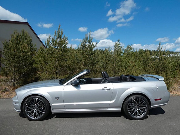 Ford Mustang 4 of 27