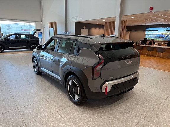 Kia EV3 2 of 10